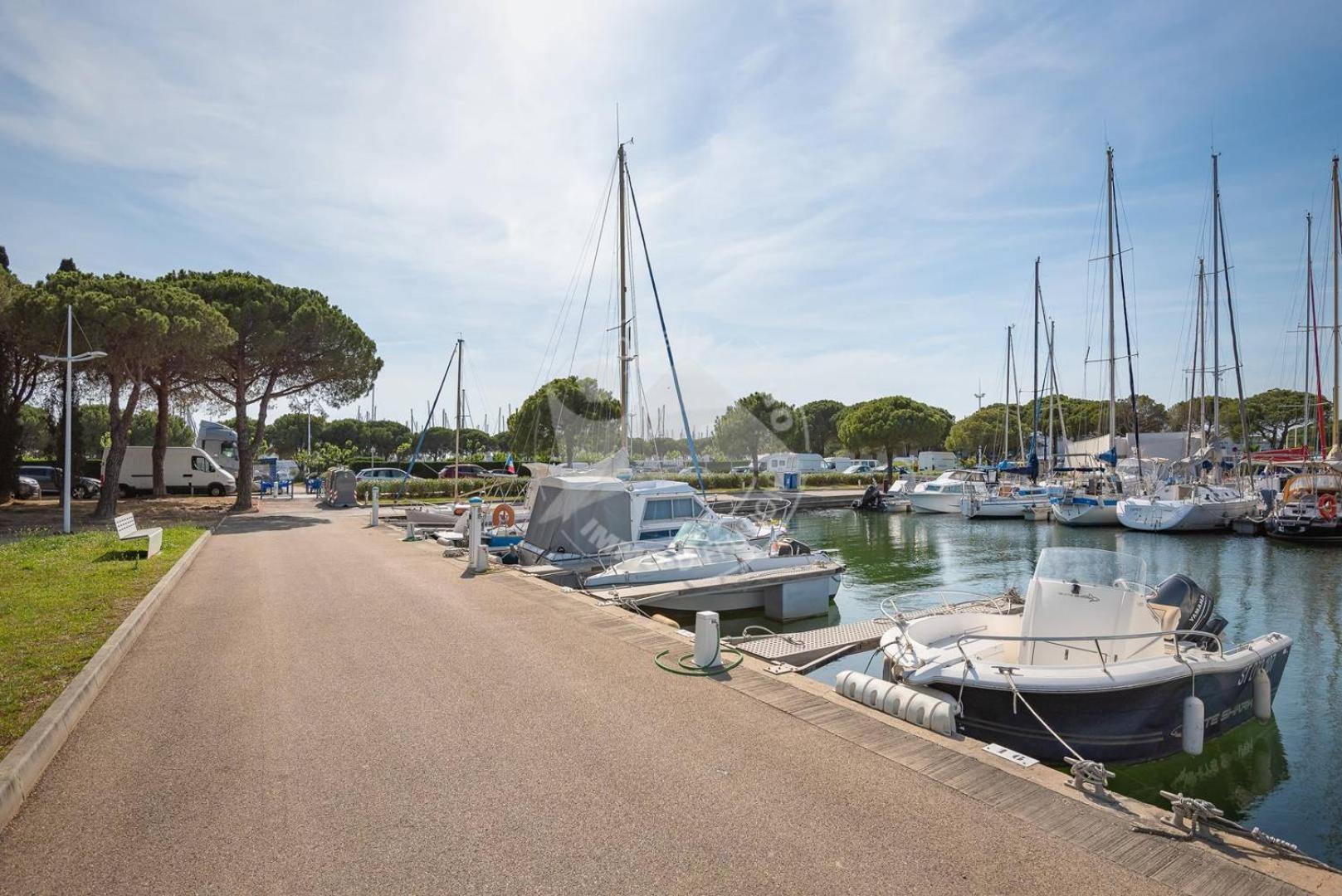 AS9557 - Studio vue sur la mer avec parking privé proche centre ville Le Grau-du-Roi Exteriör bild